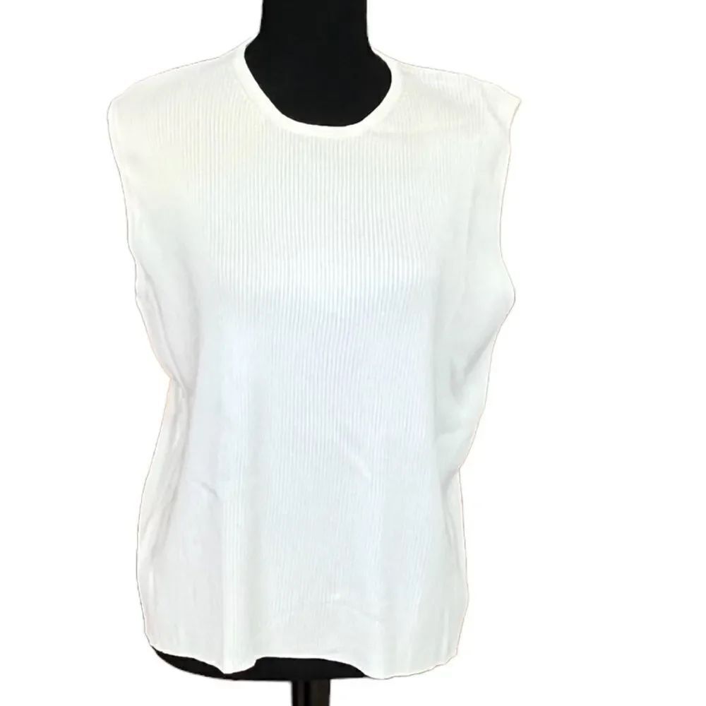 Jones New York Sport ivory ribbed knit sleeveless top.